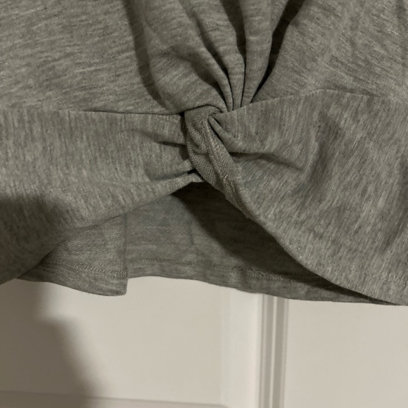 Skonhet Women’s M Gray Short Sleeved Pearl Shirt Knot Front Open Back - Picture 4 of 9